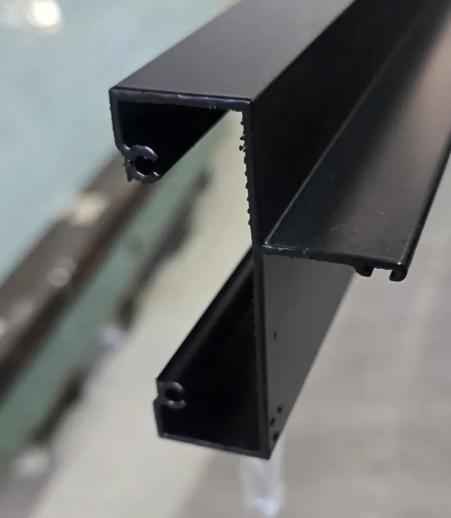 NEGRO- MARCO EXTERIOR PROYECTED 19′