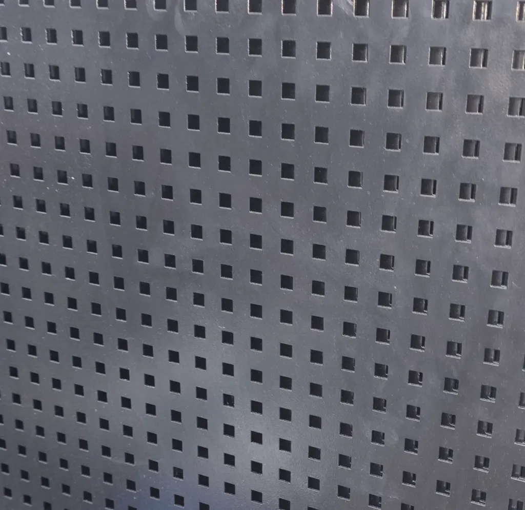 PERFORADO NEGRO 48*120