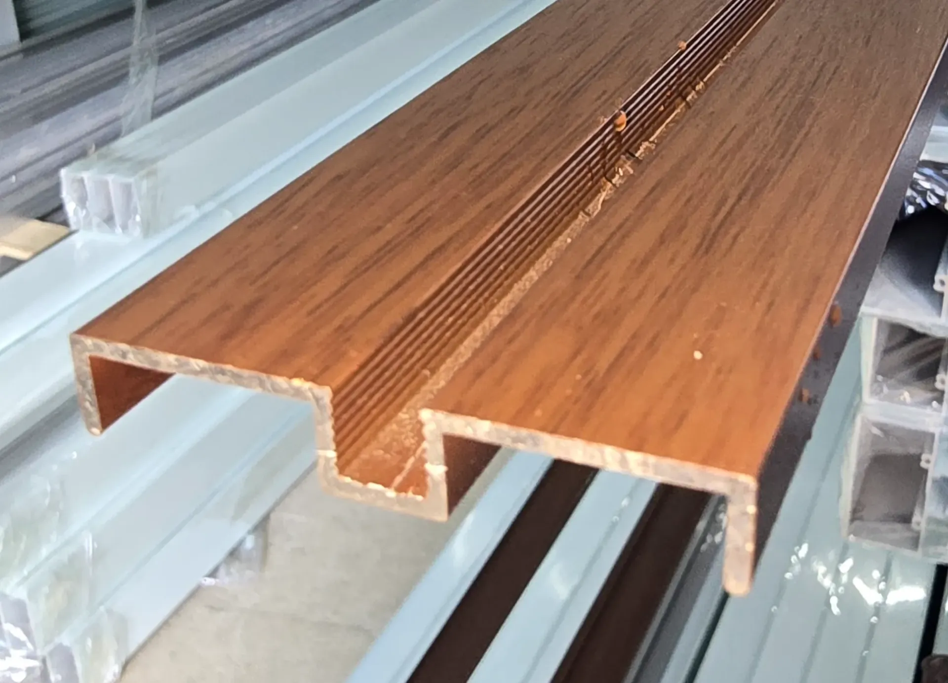 MADERA NOGAL- ADAPTER 390 19' (VIETNAM)