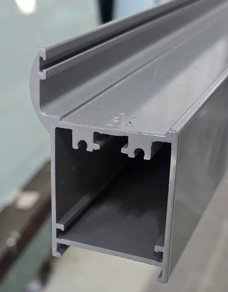 GRIS - MARCO INTERIOR PROYECTED