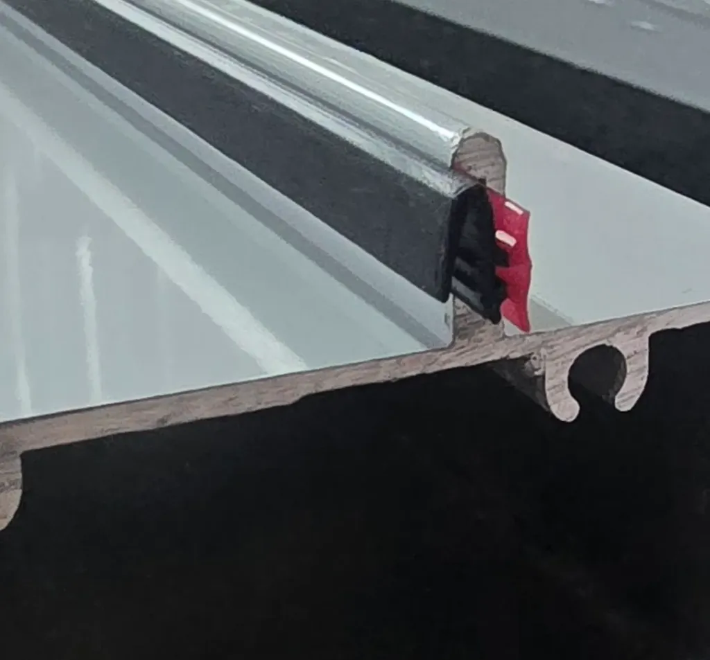 T045047- Goma Marco Pared 250'